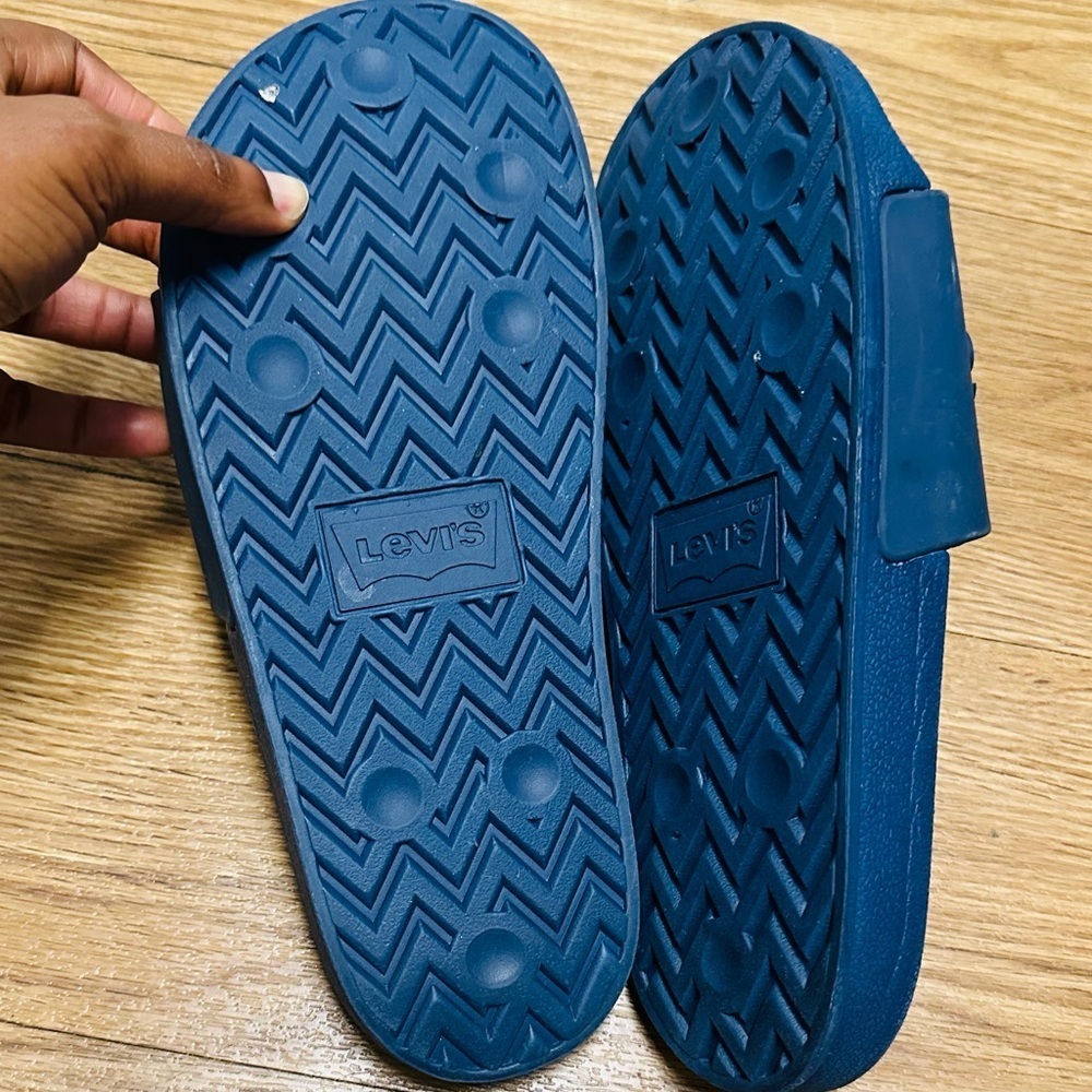 LEVIS Rubber Slide - Picture 7 of 9